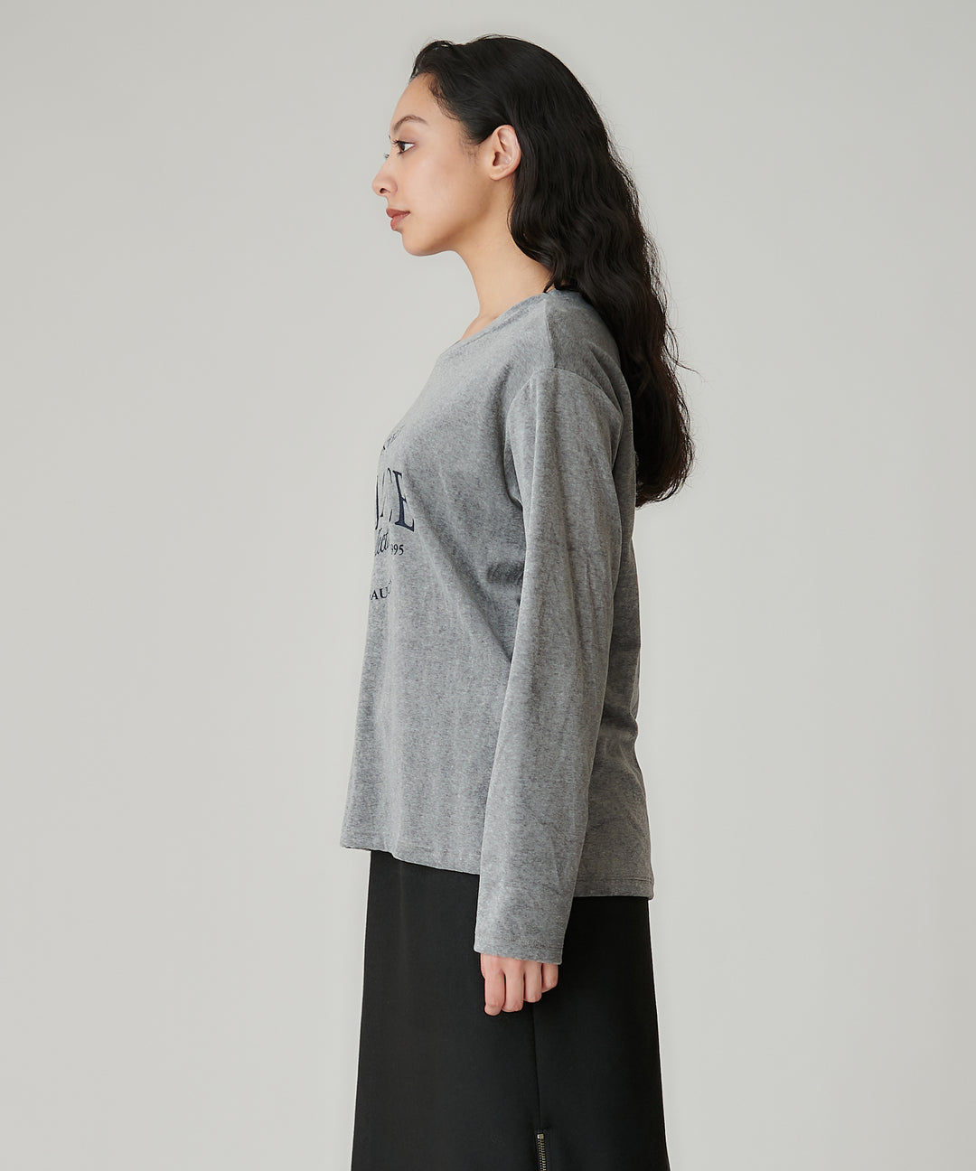 ベロアロゴプリントロングスリーブTシャツ