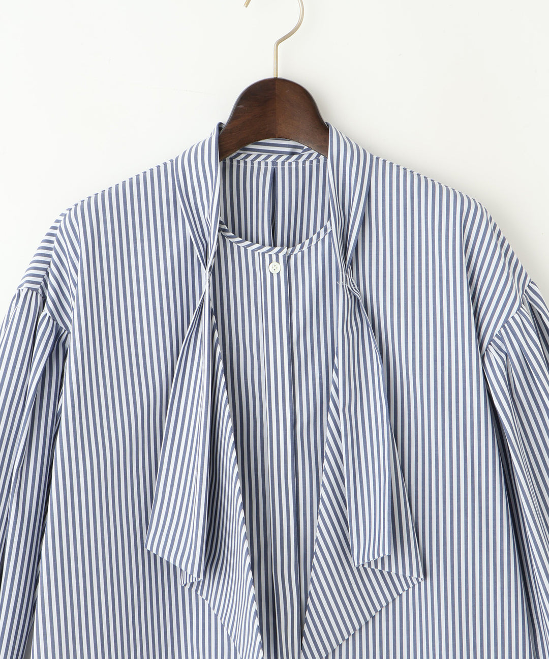 ボウタイブラウス