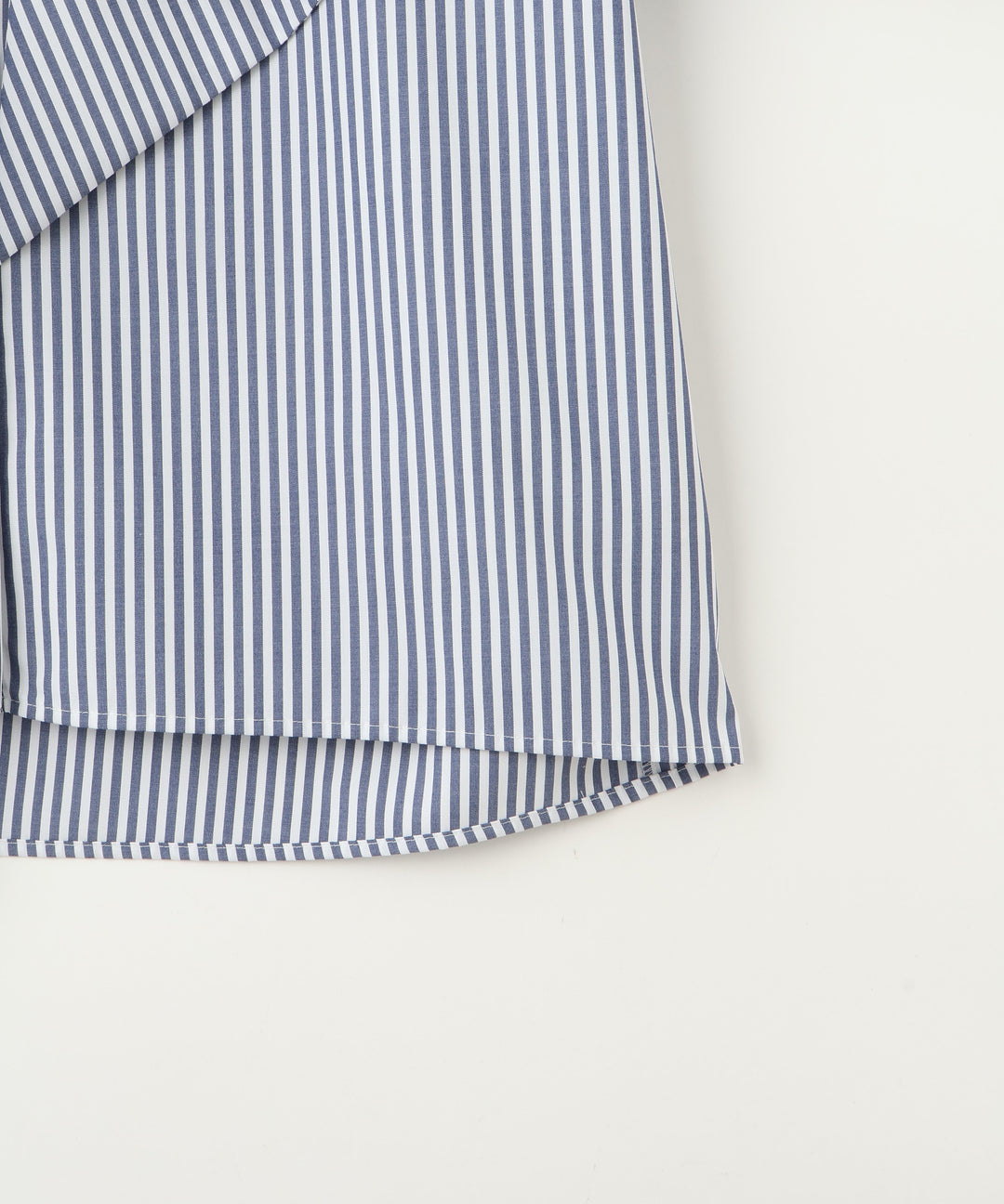 ボウタイブラウス