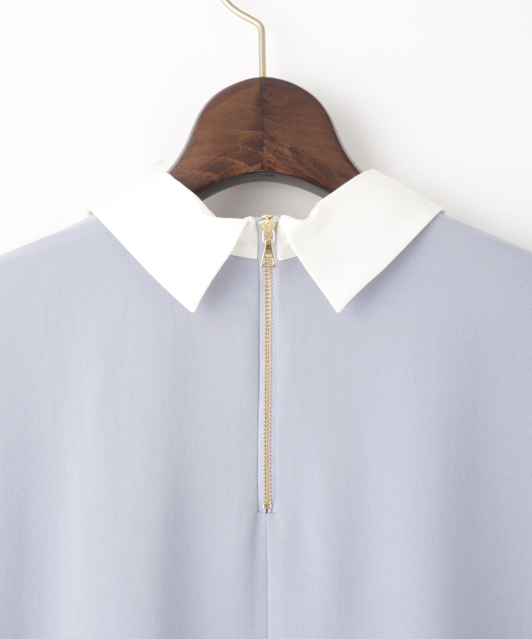 バックサテンジョーゼット衿付きブラウス