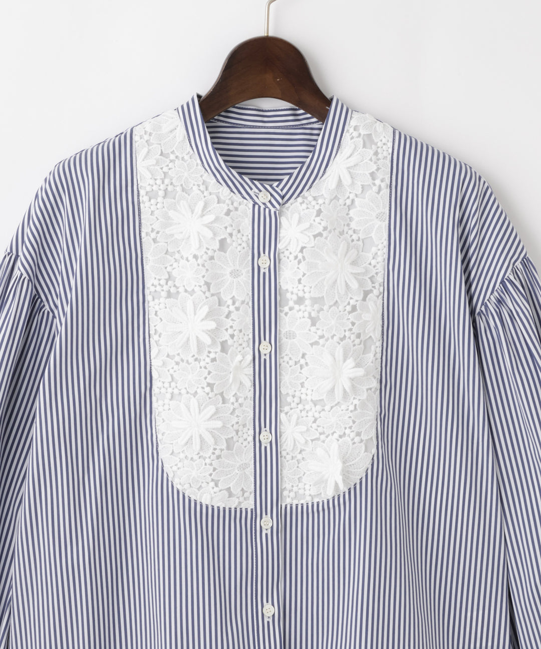 バンドカラーフラワーデザインブラウス