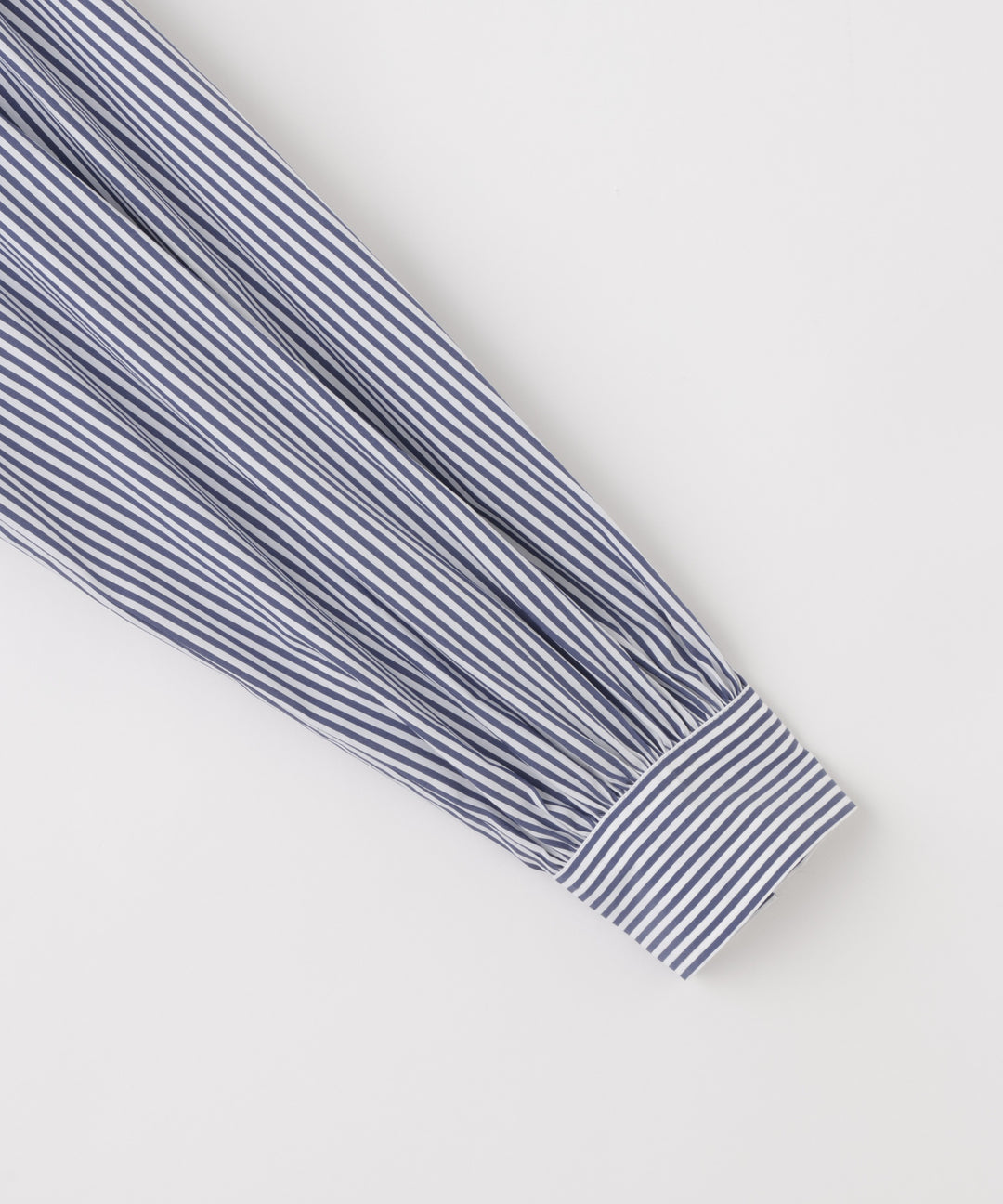 バンドカラーフラワーデザインブラウス