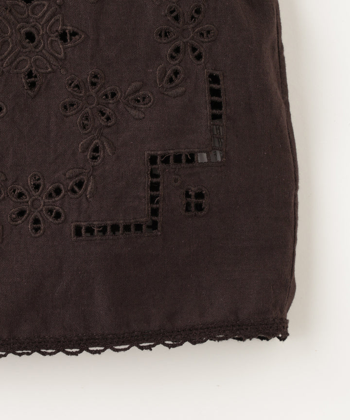 カットワーク刺繍ジレ