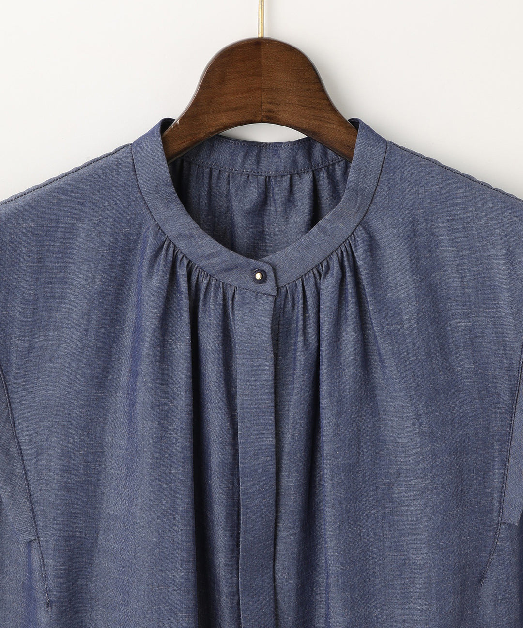 Sleeveless Crew Neck Blouse
