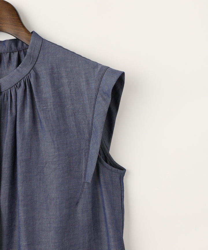 Sleeveless Crew Neck Blouse