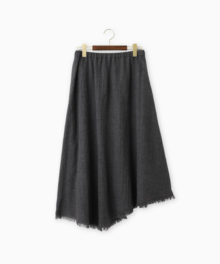 イレギュラーヘムスカート