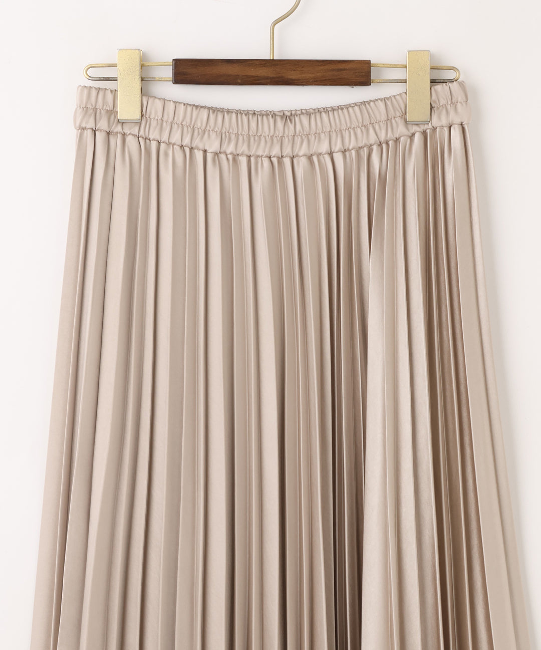 エアリーサテンプリーツスカート