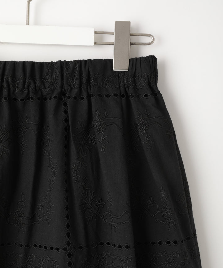 エンブロイダリーレースロングスカート