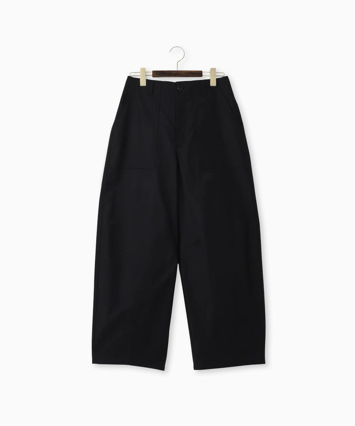 カーヴィーシルエットパンツ