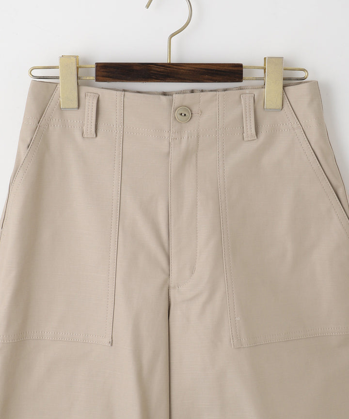 カーヴィーシルエットパンツ