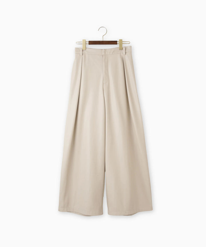 フェイクレザーカーブパンツ