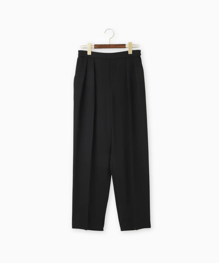 シンプルテーパードパンツ