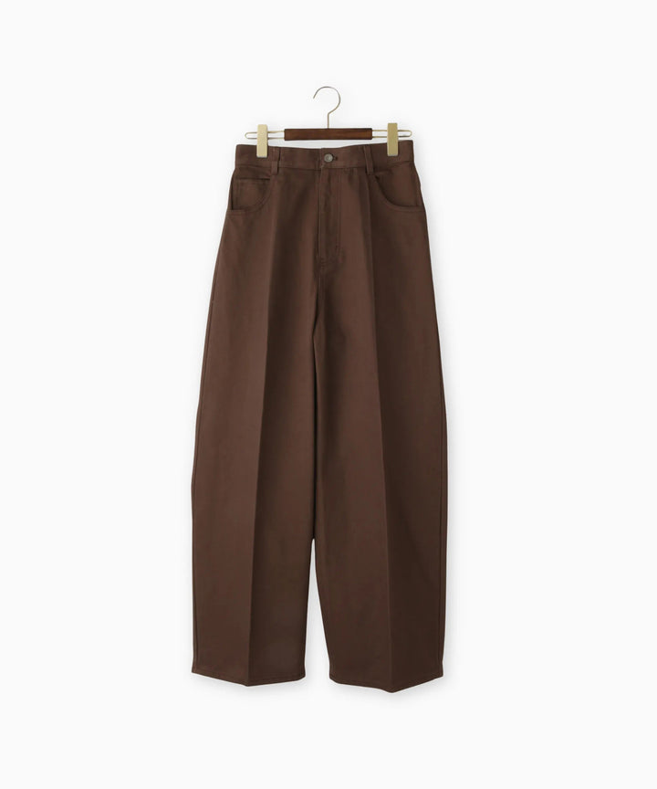 カーヴィーシルエットデニムパンツ