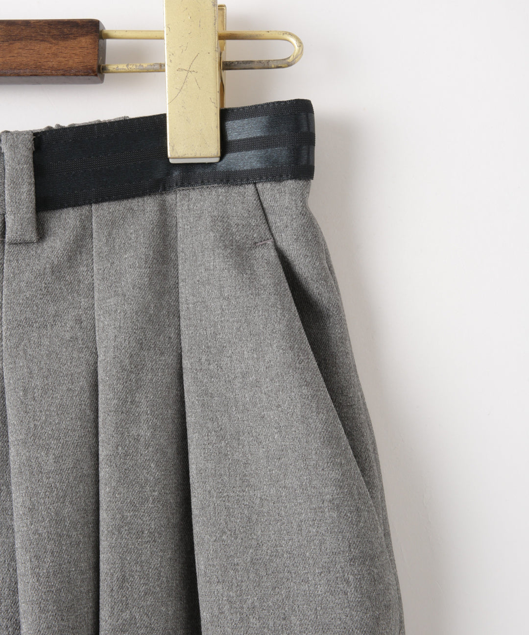 カラーテープウエストマークテーパードパンツ