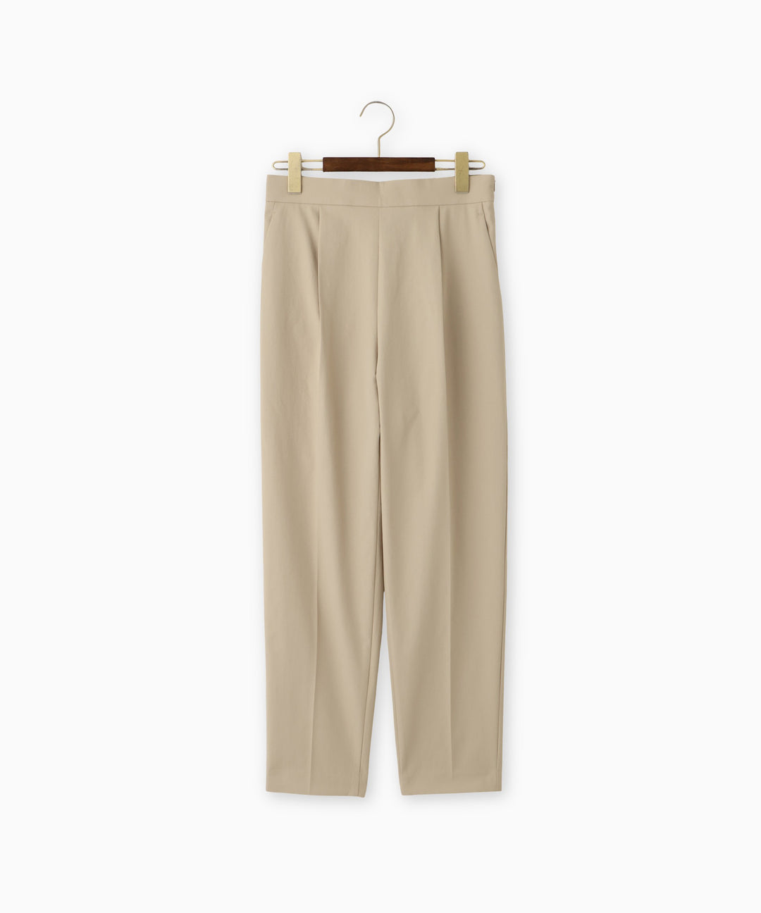 テーパードパンツ