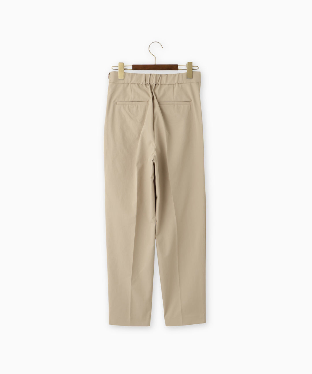 テーパードパンツ