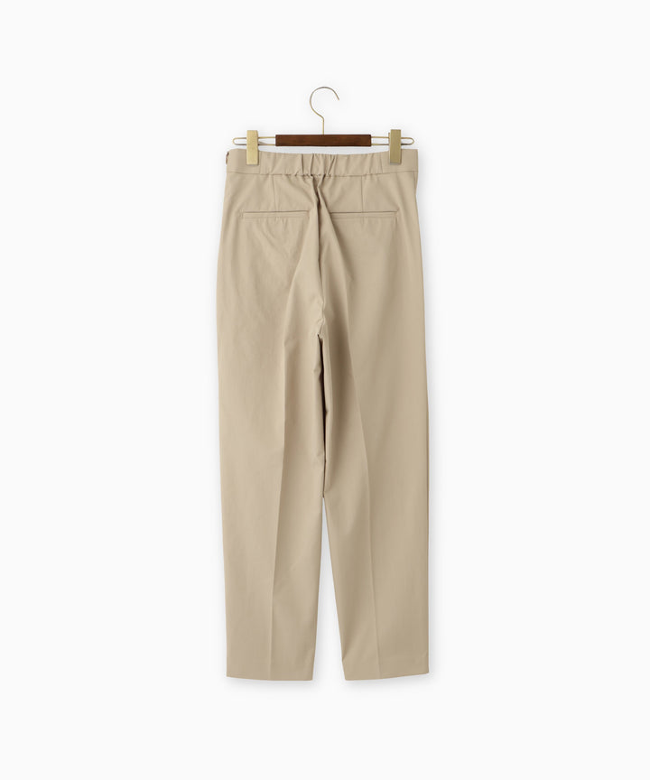 テーパードパンツ