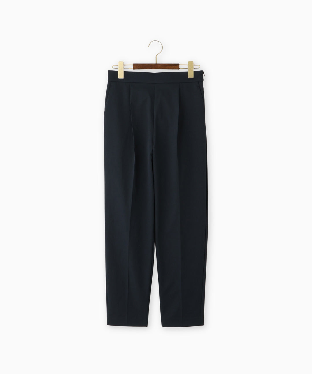 テーパードパンツ