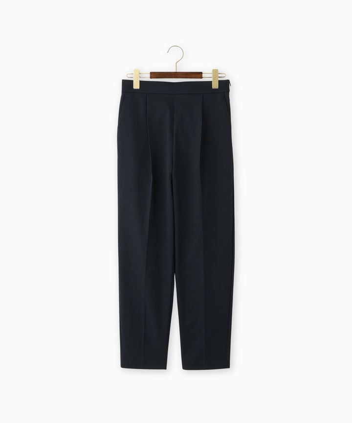 テーパードパンツ