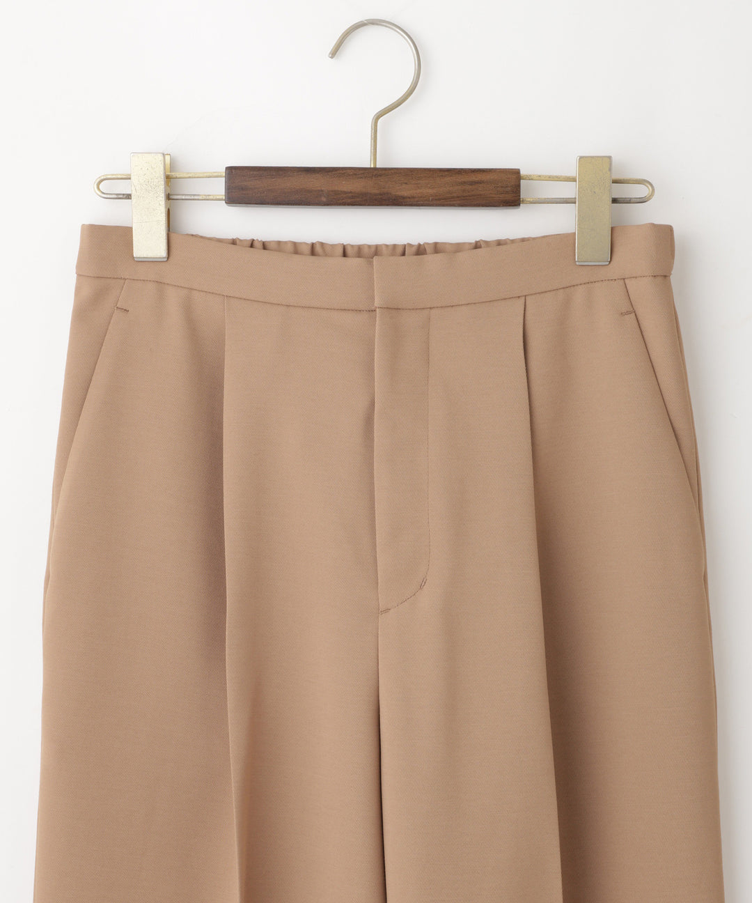 センタープレステーパードパンツ