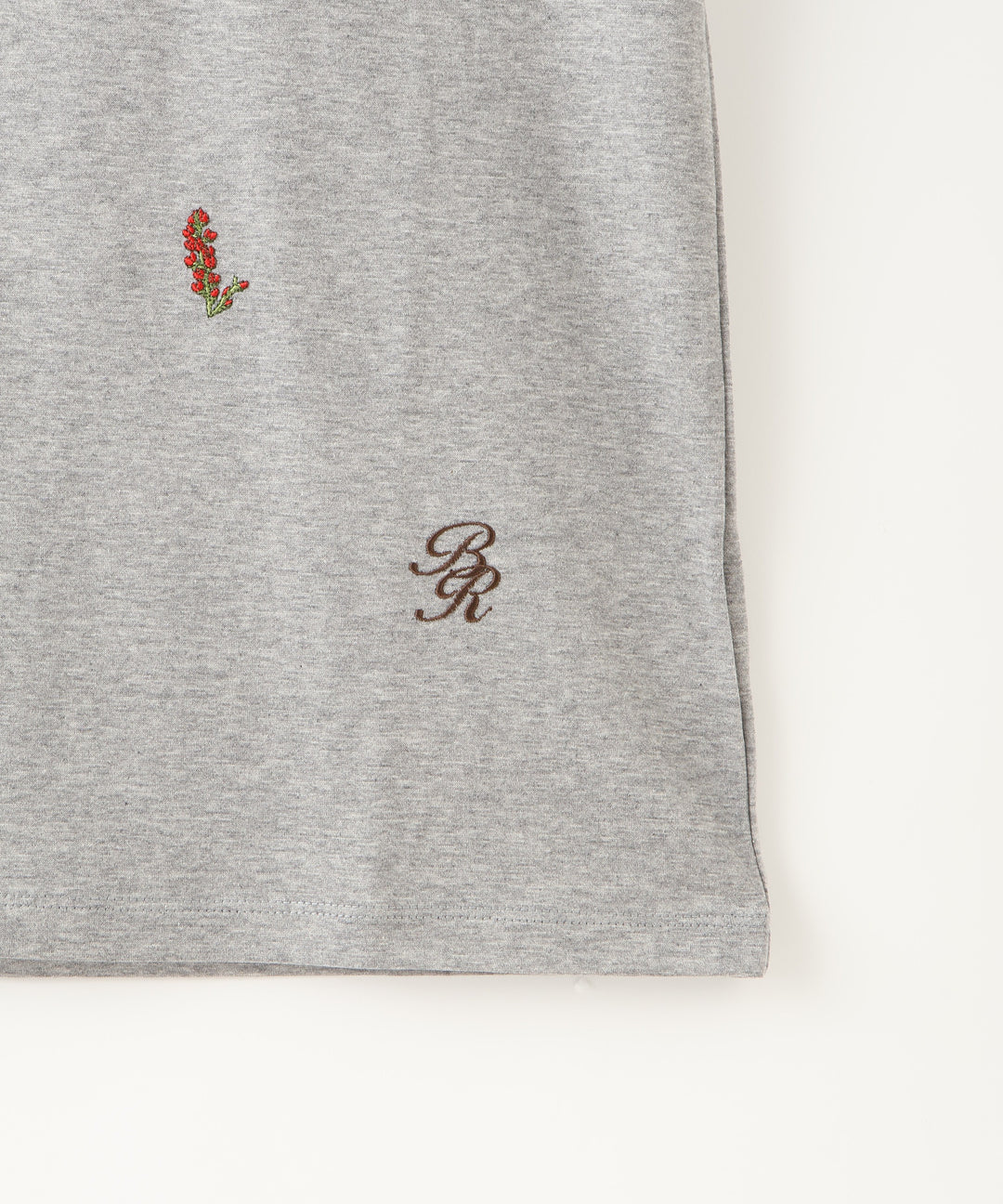 モチーフ刺繍Tシャツ