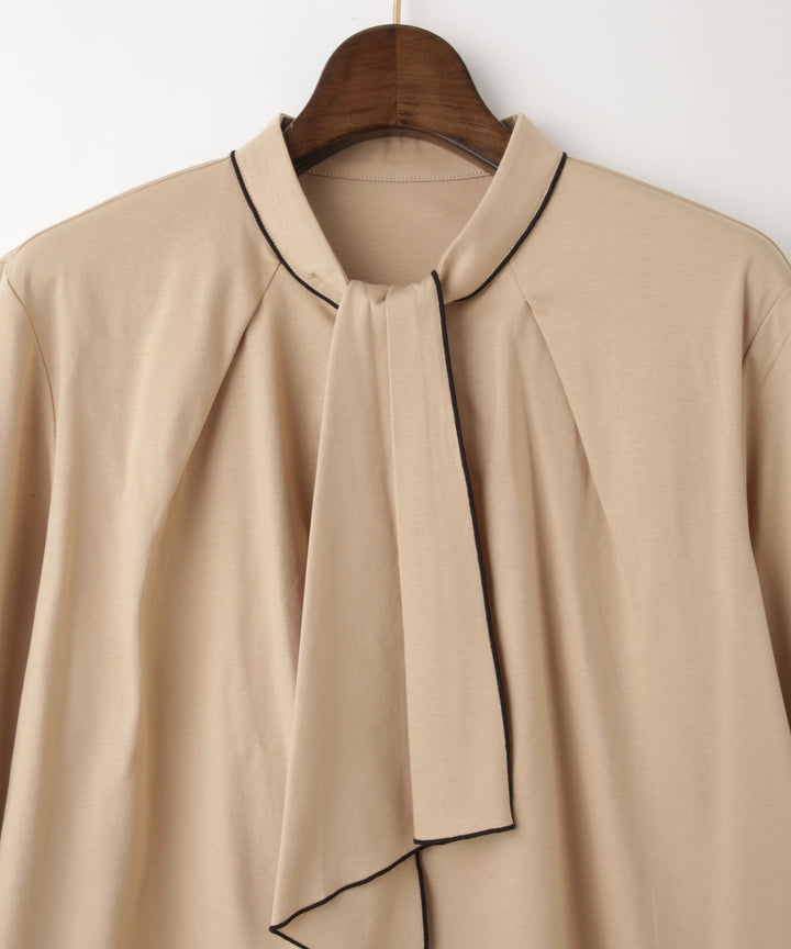 ボウタイデザイントップス