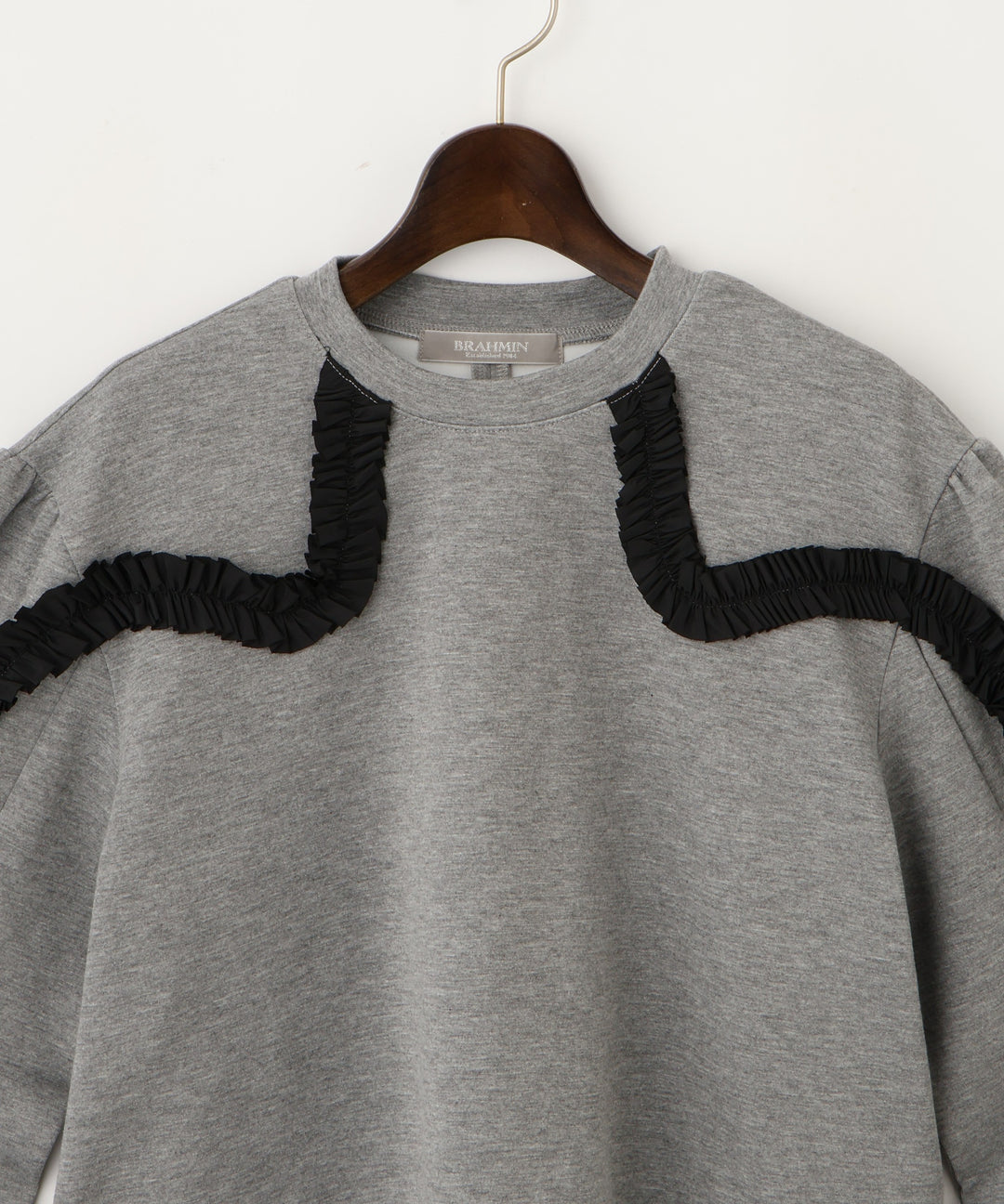 フリルテーププルオーバー