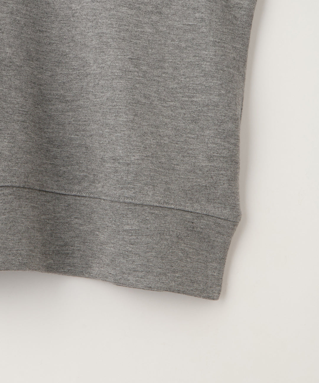 フリルテーププルオーバー