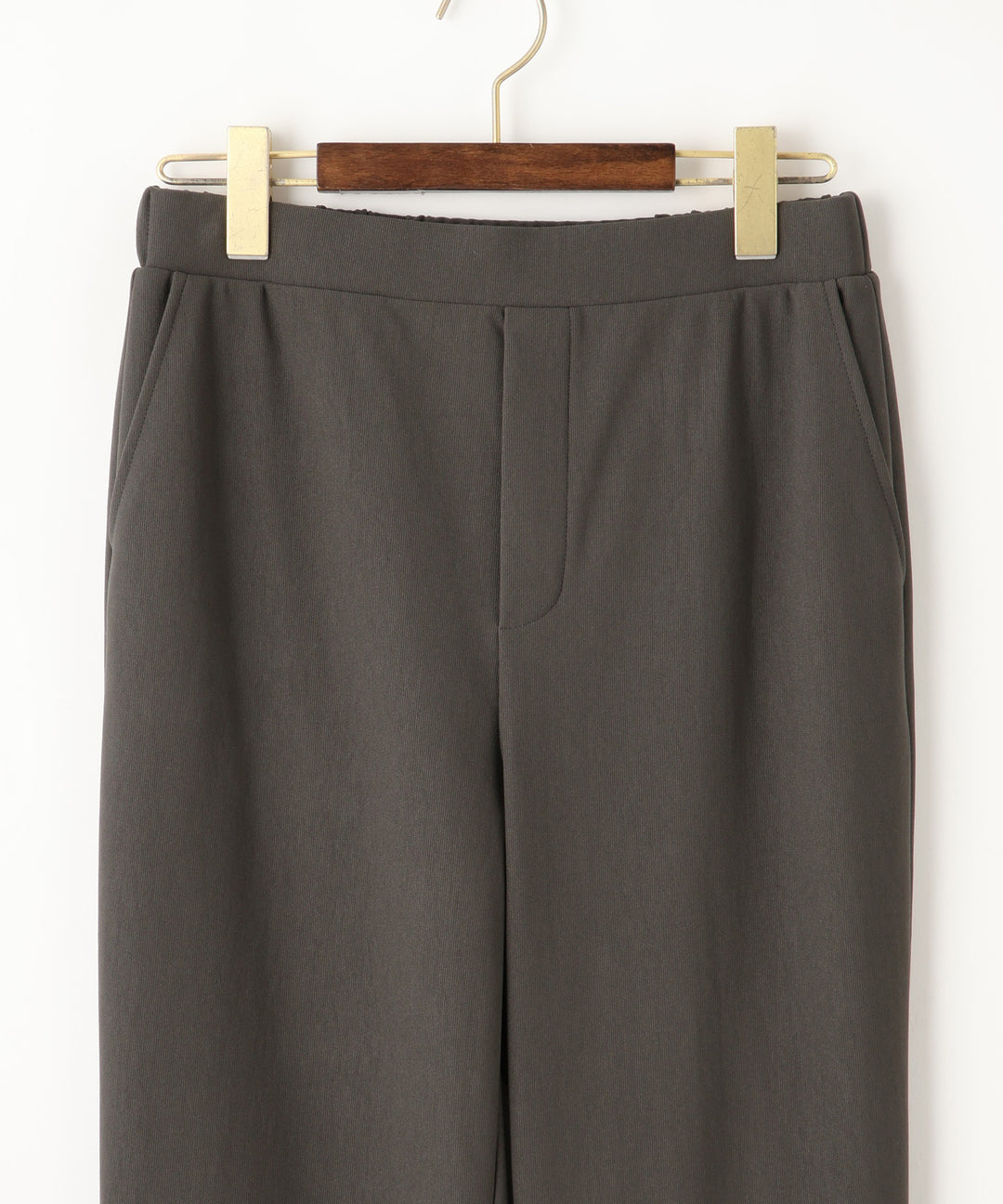 ストレッチテーパードパンツ