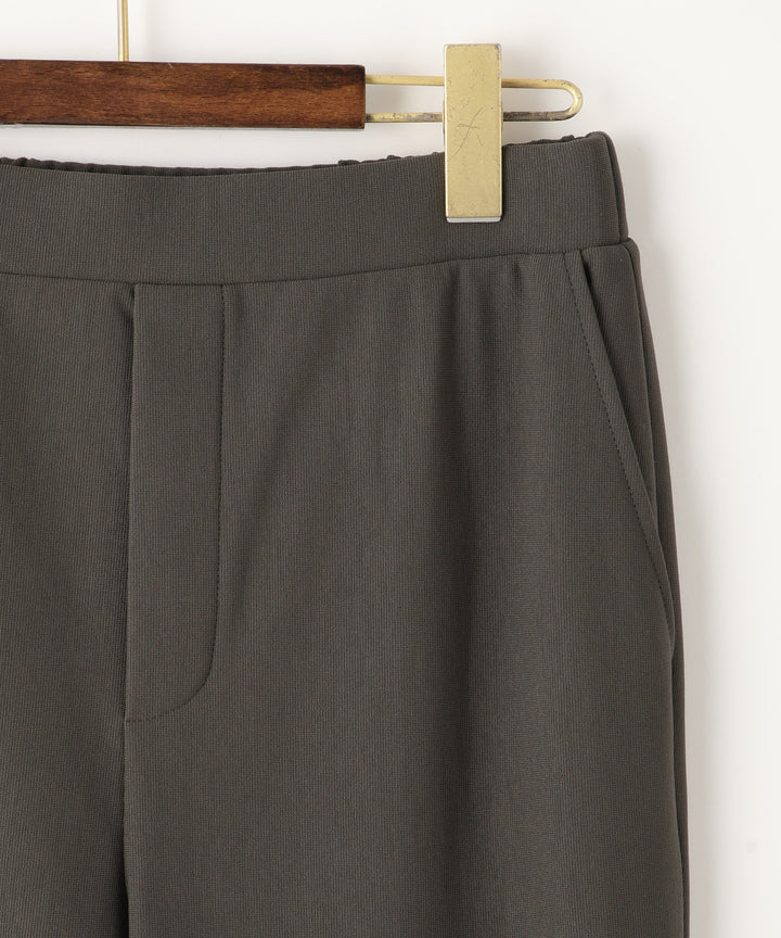 ストレッチテーパードパンツ