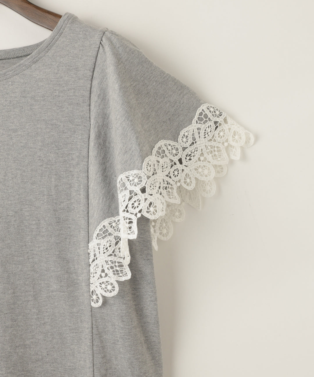 Flare Sleeve Lace Cut-and-Sew
