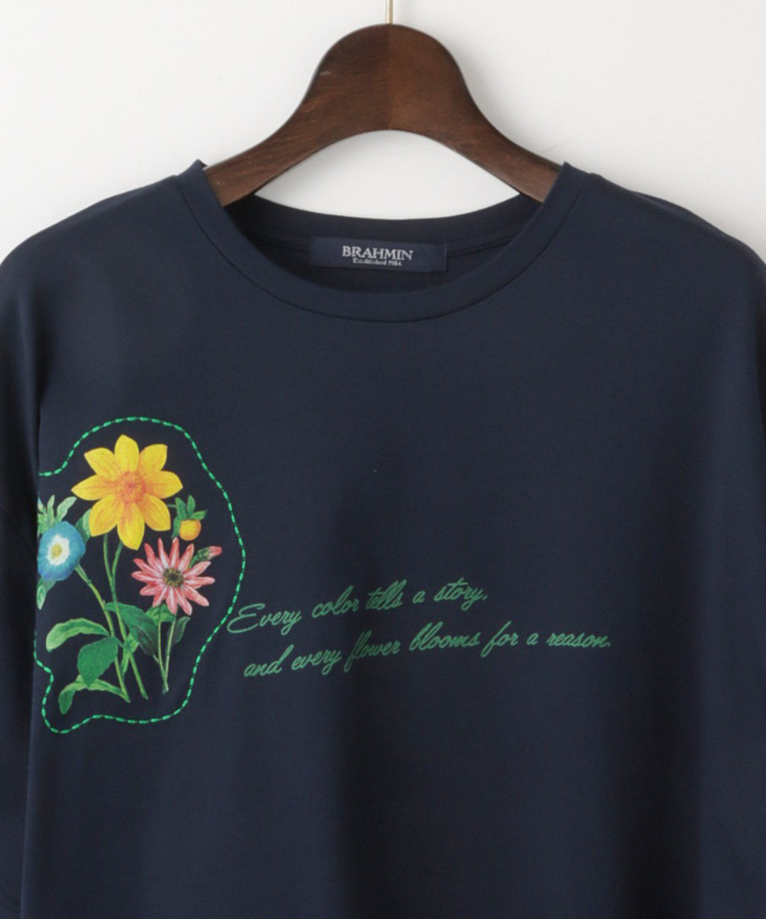 ステッチ刺繍フラワーデザインTシャツ