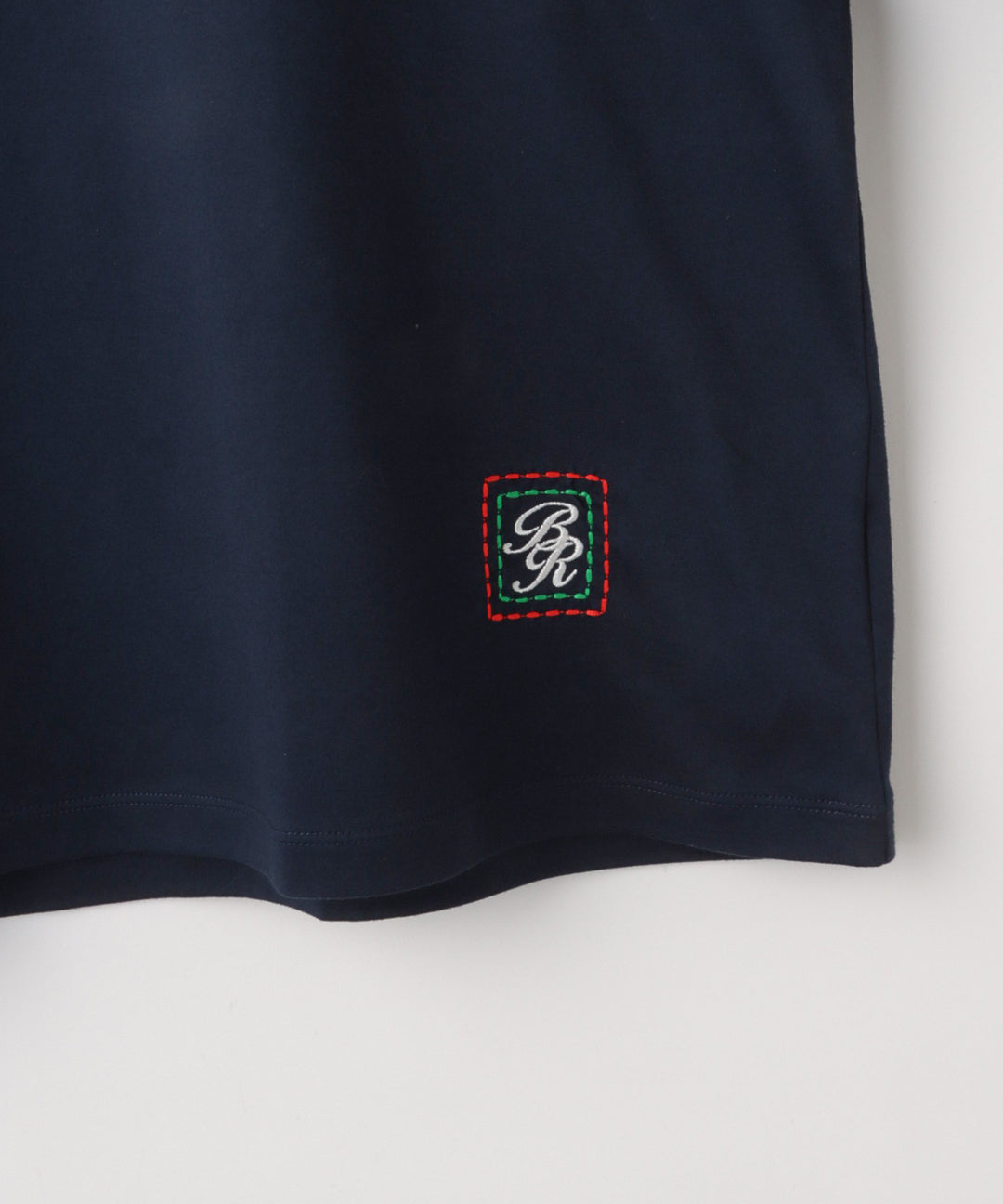 ステッチ刺繍フラワーデザインTシャツ