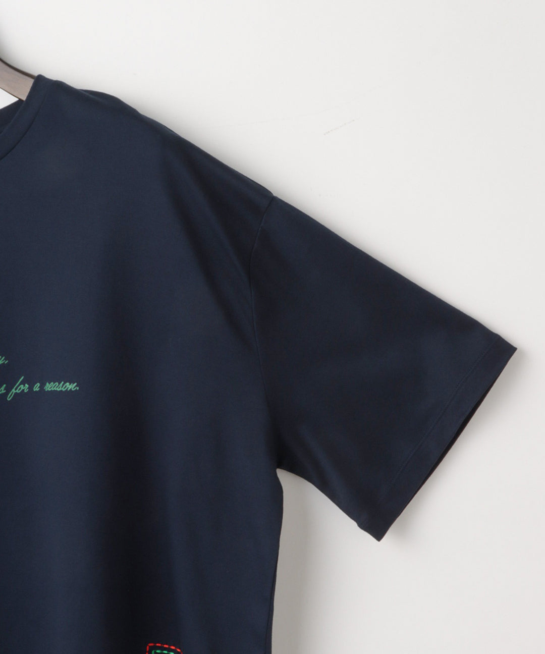 ステッチ刺繍フラワーデザインTシャツ