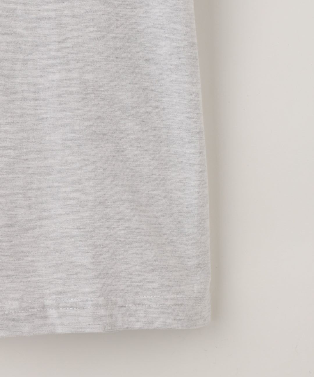 刺繍ロゴプリントクルーネックＴシャツ