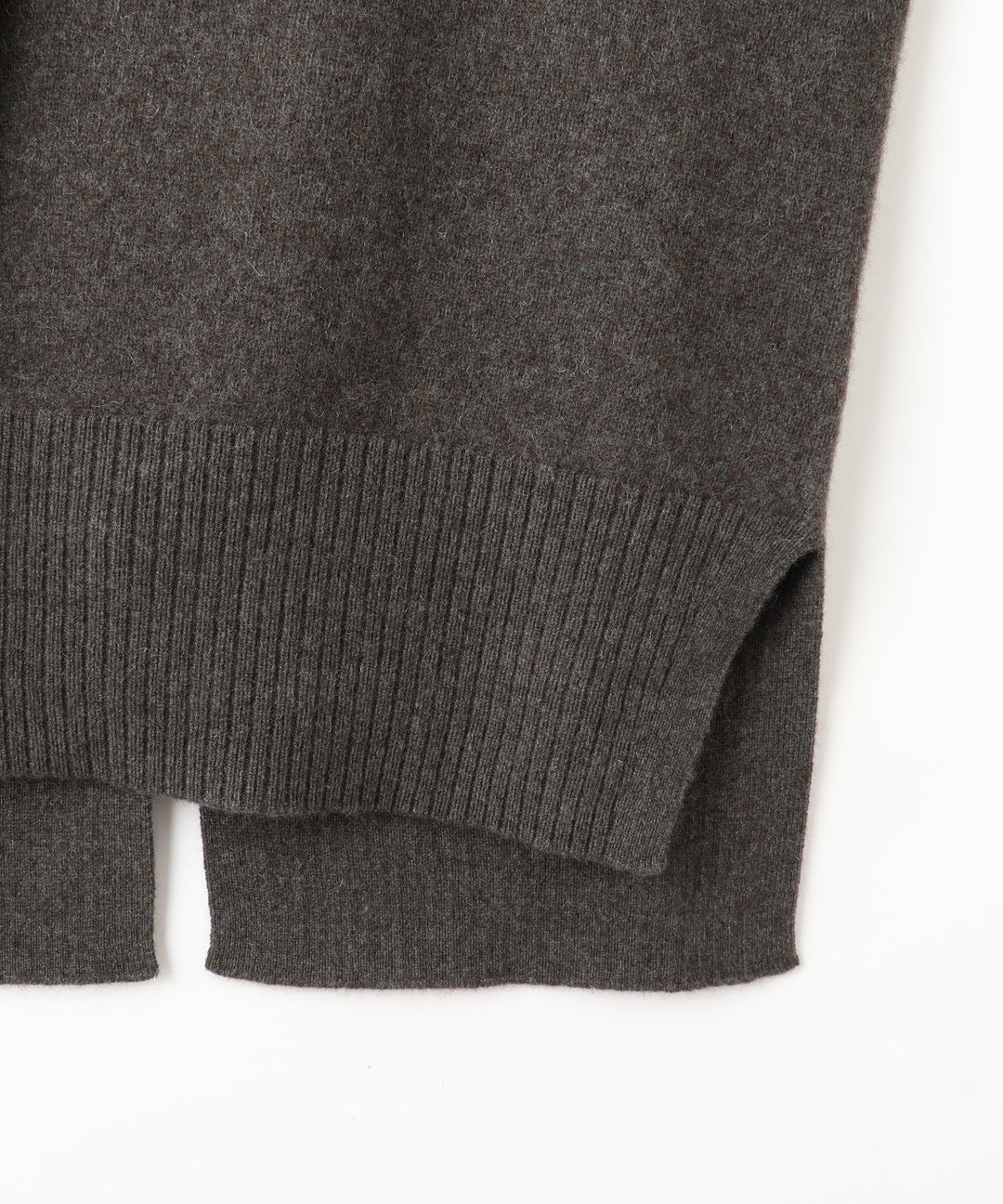 ハイネックヤクニット