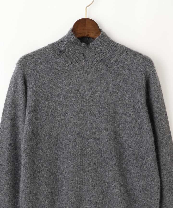 ラクーン混ハイネックニット