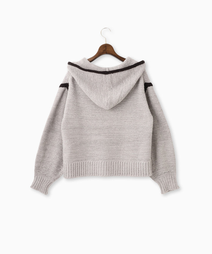 フード付きプルオーバーニット