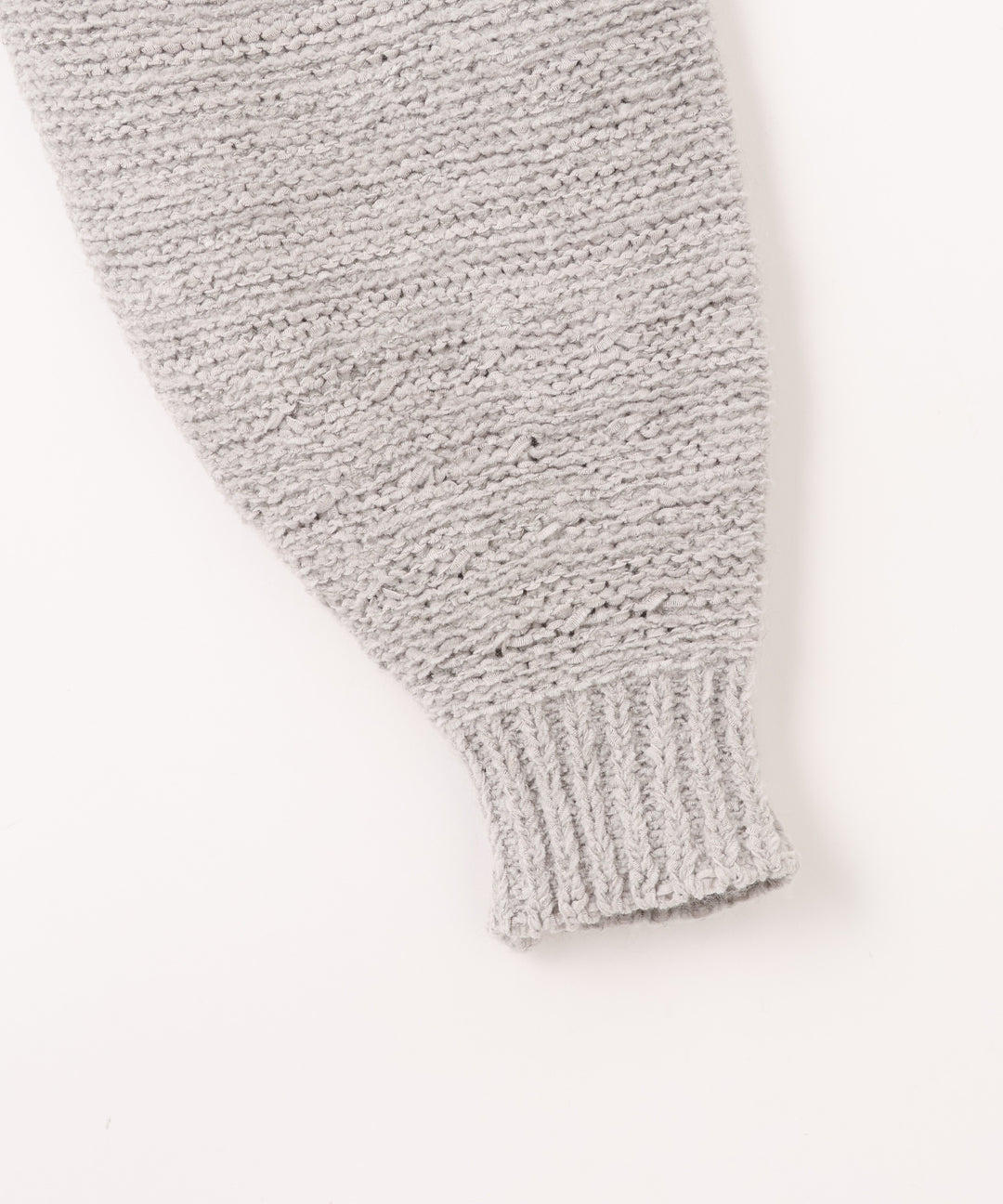 フード付きプルオーバーニット