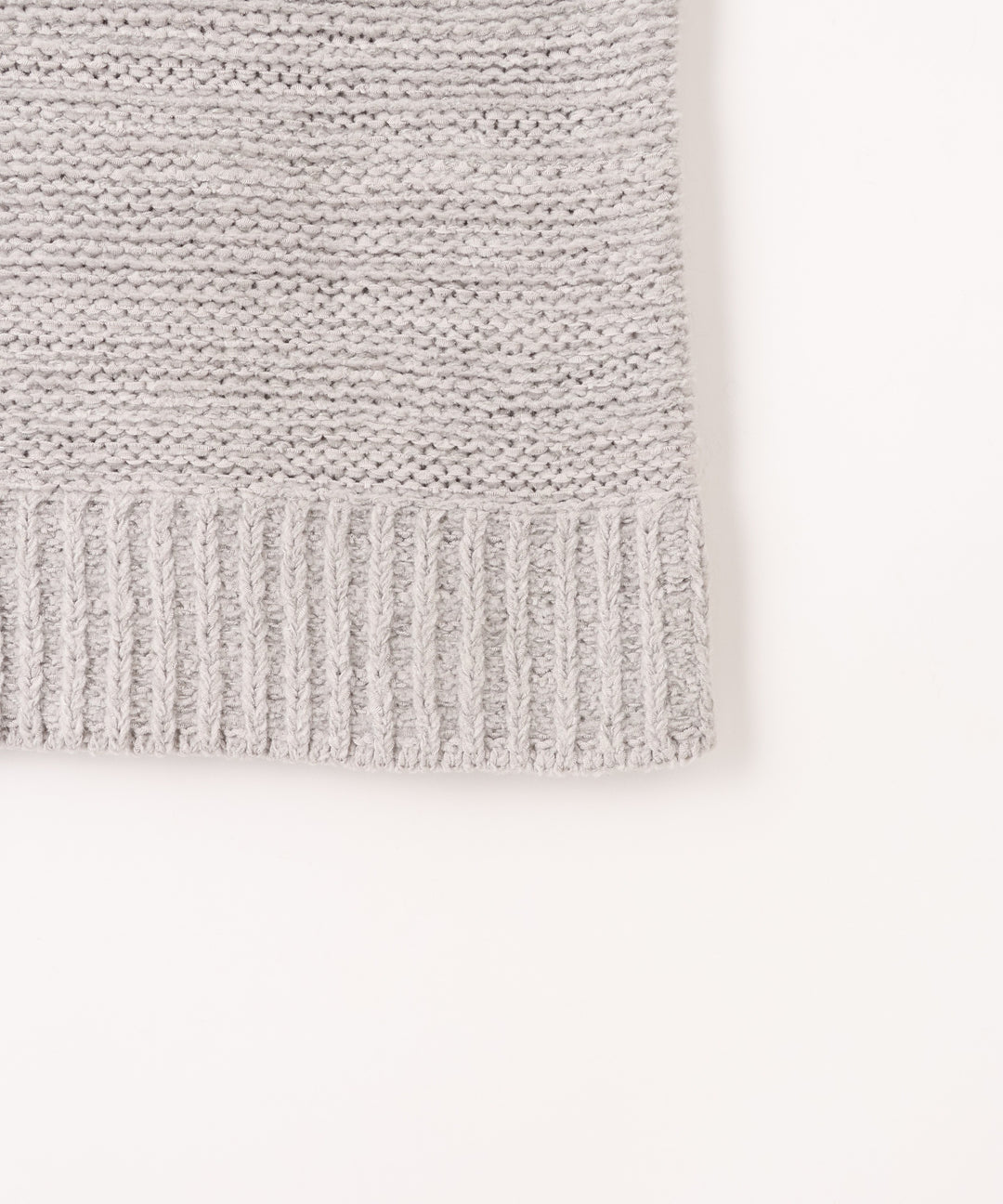 フード付きプルオーバーニット