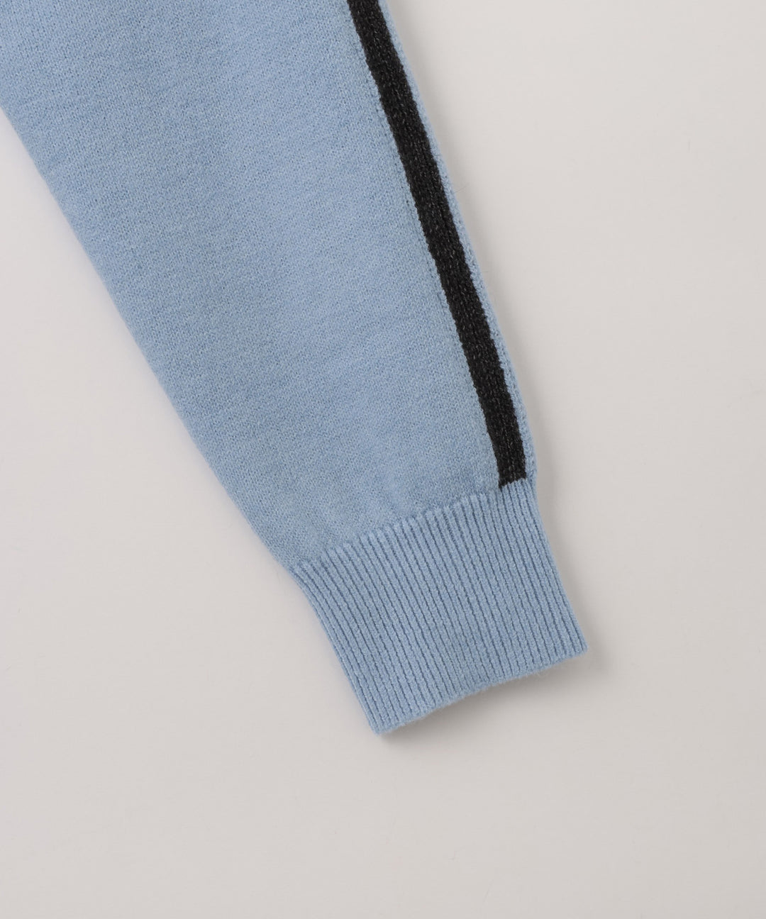 配色デザインハイネックニット