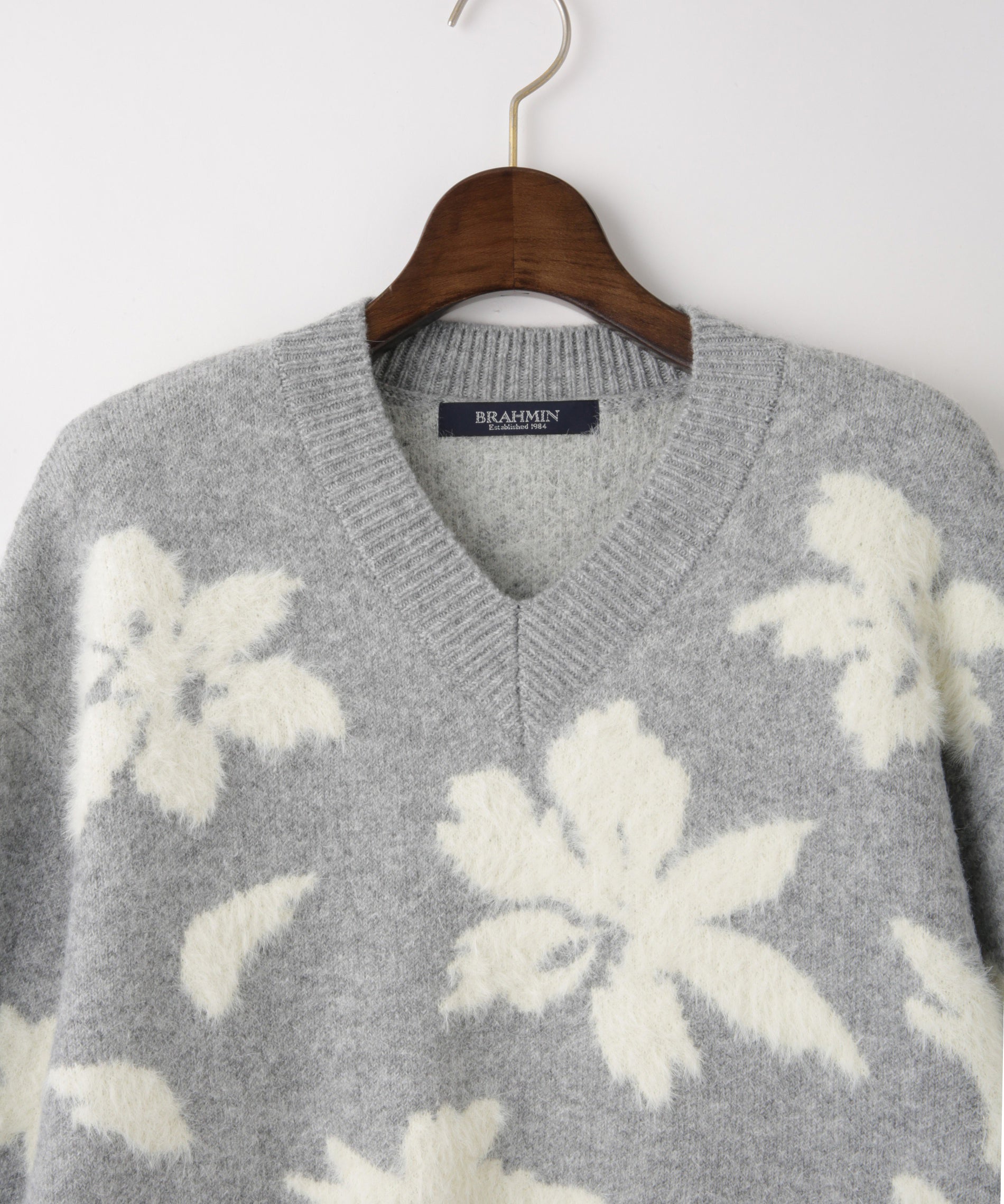 フェザーヤーンフラワー柄Vネックニット – FACE SANS FARD