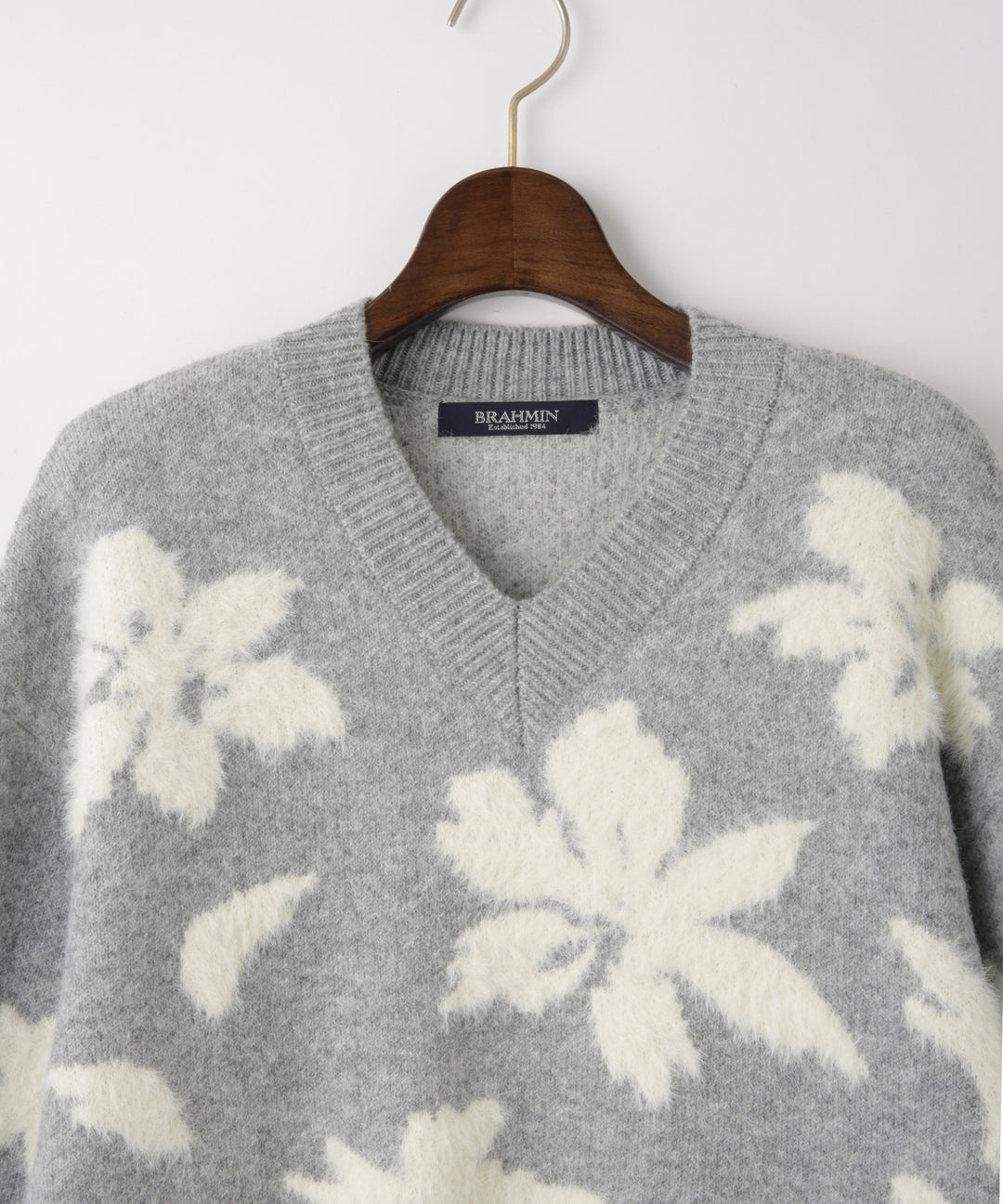 フェザーヤーンフラワー柄Vネックニット