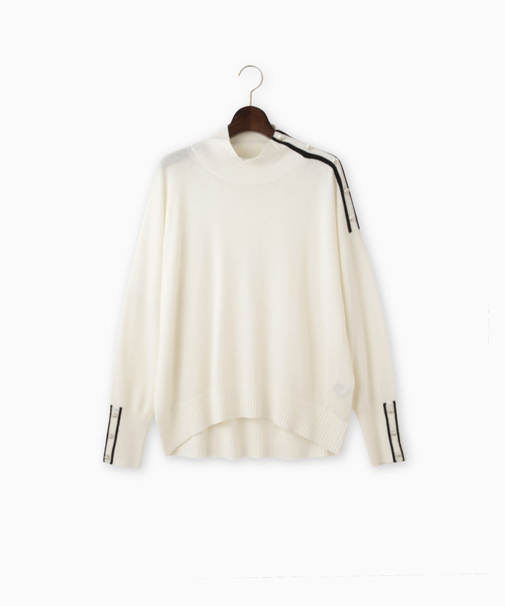 ラインテープスタンドネックニット