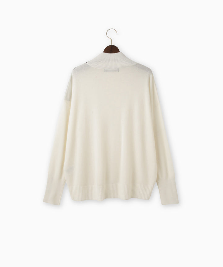 ラインテープスタンドネックニット