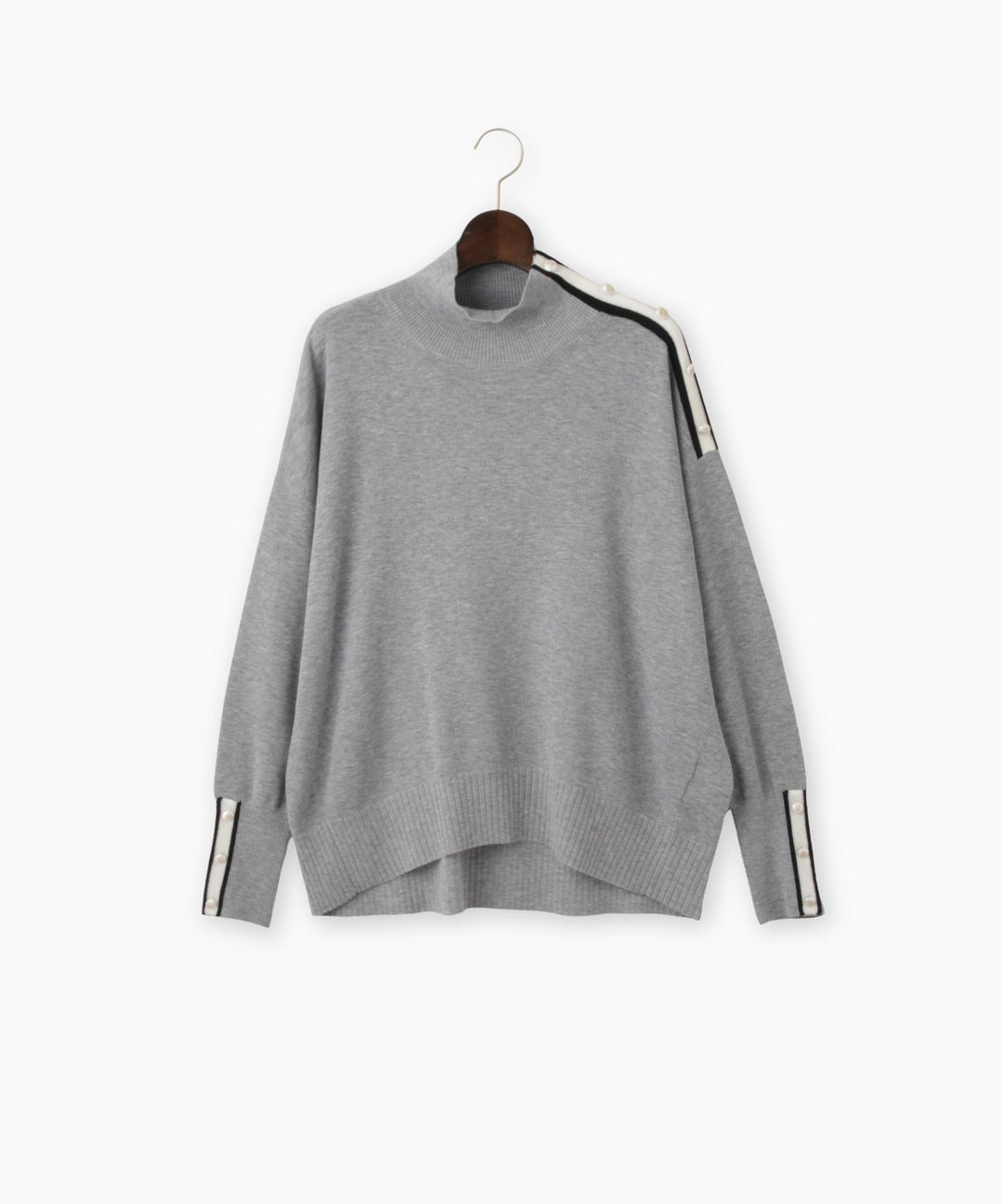 ラインテープスタンドネックニット