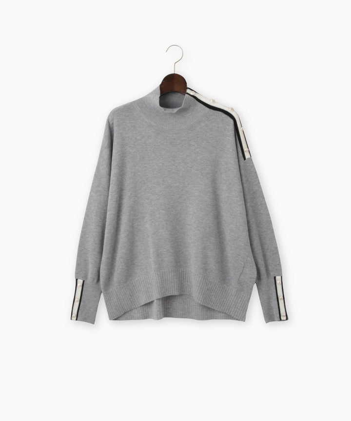 ラインテープスタンドネックニット