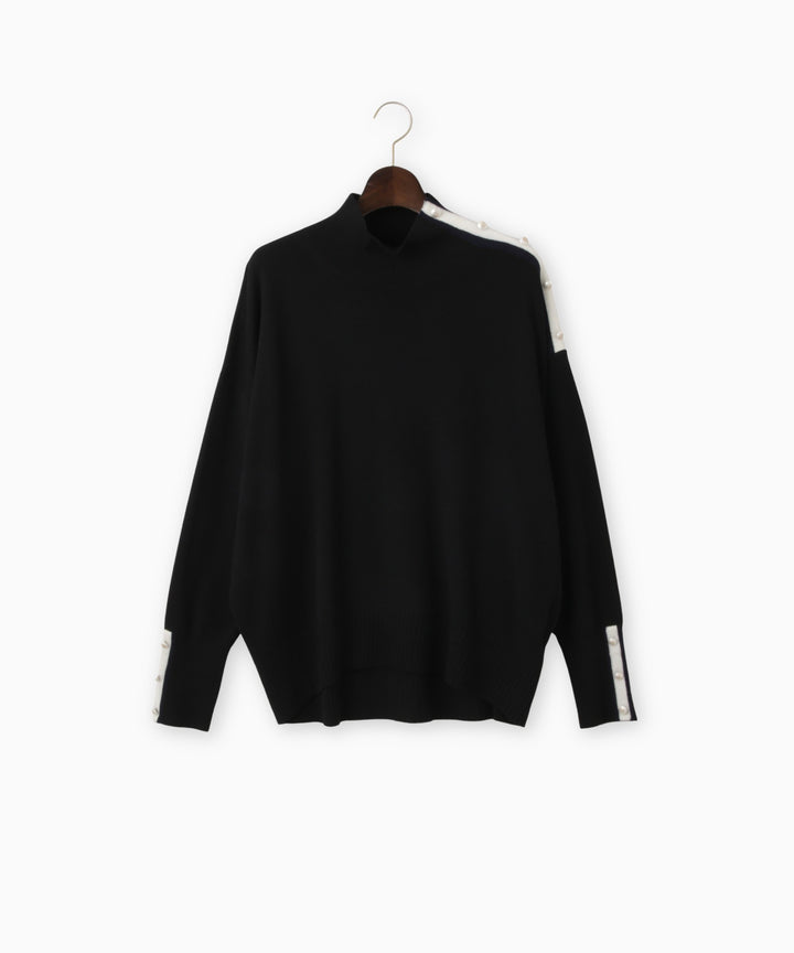 ラインテープスタンドネックニット