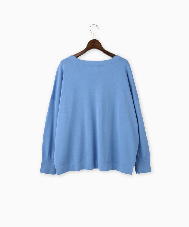 シンプルVネックニット