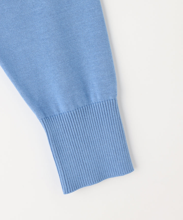 シンプルVネックニット